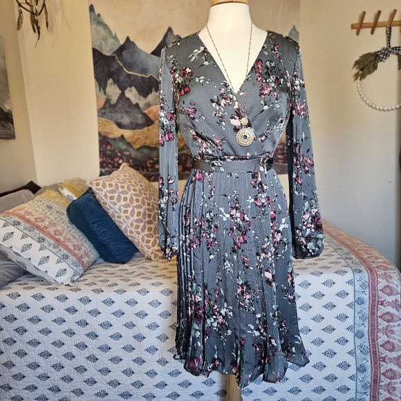 Adrianna Papell Teal Mauve Floral Printed Crinkle Long Sleeve Wrap Dress Size 4 - Picture 4 of 14